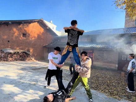 第一次挑战一镜到底,跳得不好。致敬偶像🫡致歉一切ooc #exo创作大赛 #云南EX欧 #上瘾 #overdose #云南巅峰赛