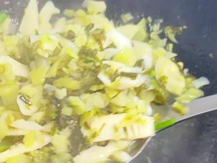 又到了吃笋的季节,今天安排一道雷笋炒咸菜,超级下饭菜!#抖音美食创作者 #dou上热门 #抖音美食创作人 #家常菜 #美食 @DOU+小助手