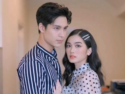 “男人为了复仇接近继母,帅气的脸庞成功俘获继母芳心,令继母痴迷。那接下来会发生什么呢?”#你是我心中的太阳 #泰剧推荐 #一起追剧 #关注看下集