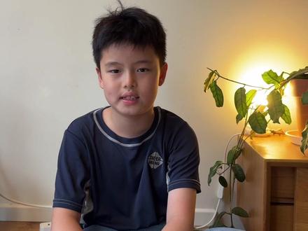 哈喽~ 象棋小讲师上线啦🥳 今天给大家讲解象棋4种基础杀法,马后炮,侧面虎、铁门栓、八角马,每一种都用大白话拆解,步骤清晰,新手也能轻松学会!不用死记硬背,跟着我一步步摆棋,轻松拿捏象棋杀招,喜欢象棋的小朋友、大朋友,记得点赞收藏,跟着一起练哦
#儿童象棋 #象棋基本杀法 #象棋杀法 #象棋的快乐谁懂 #象棋入门
