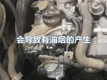 汽车发动机舱门有焦糊味是什么原因?#汽车