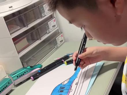 某晓自己要求拍摄的新干线绘画