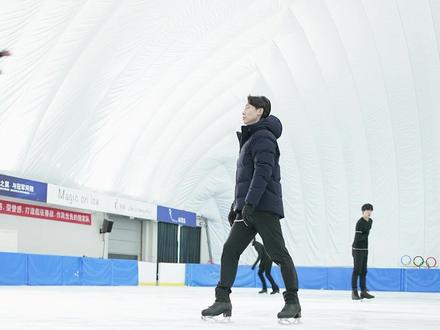 全年龄段都可以学习花滑吗?@抖音小助手 @抖音 #花样滑冰