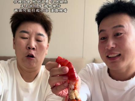 姐妹们这个太贵了😂我都不舍得吐🤮你们能吃习惯这玩意不?#红魔虾 #红魔虾刺身虾脑超香 #吃播美食 #吃播 #测评 @大瑶和拎包姐的日常 @夹子姐(大瑶传媒) @小虎牙.干巴枣儿(大瑶传媒)