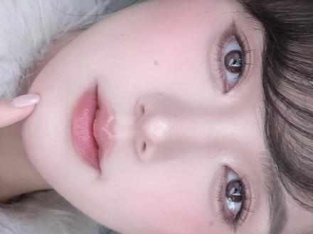 原生贵气妆🩰放大优点的自然粉嫩感~还得是淡妆! 新年画这个很原生粉嫩的贵气淡妆!淡颜的舒适区~
#妆容分享 #妆教 #妆容教程