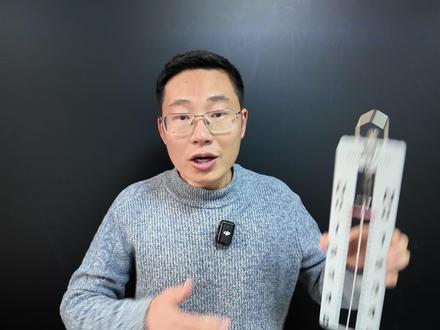 八年级物理:弹簧测力计的结构原理和使用方法。 弹簧测测力计原理:在弹性限度内,弹簧受到的拉力越大,弹簧的伸长量就越大。#初中物理 #弹簧测力计 #八年级 #中考 #中小学教育