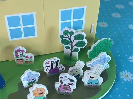 来做个小猪佩奇的立体房子吧 #3D拼图 #小猪佩奇 #儿童手工