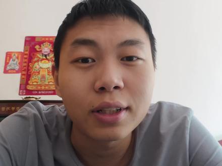 #2月5日#股民#股市#投资#个人观点不构成投资建议
黄金又来了一波大的,根据花旗说的黄金要腰斩。也不知道是真的假的。但是黄金确实在25年,一年之内从去年2月份的600多,涨到了今年1月份的1200多。即使腰斩,也最多是回到了一年前的水平。其实这个价格相对于黄金正常来讲400左右的价格已经是不低了。