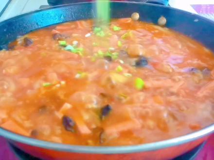 白菜西红柿打卤面的卤子,味道鲜美,软烂好吃,我家隔三差五都吃 #在家做美食 #家常菜 #简单美食