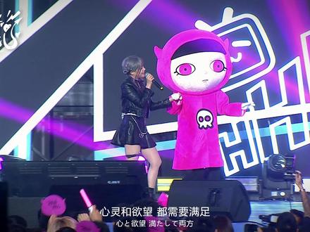 #女王变装挑战 #轻漫计划 #辣糖日记本
本辣条独家。。咳咳。。不对,是本辣糖独家舞台集锦来袭!!!
在女王专属BGM下自信摇摆~有没有让你心动呢~~喜欢的话,一起用女王歌二创参加挑战吧!