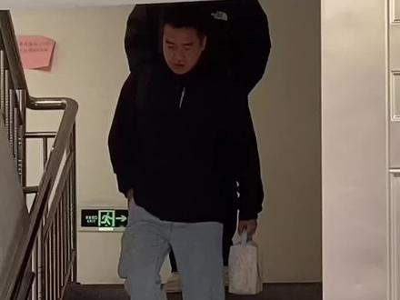 MD气吐了🤬那个红手套你是接单了吗😤~这根本不是一个粉丝的合理要求#张晚意 #非凡医者 #路人视角 张晚意心软的神