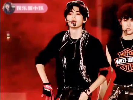 这个宋亚轩已经陷入自己的梗里不知天地为何物了#宋亚轩