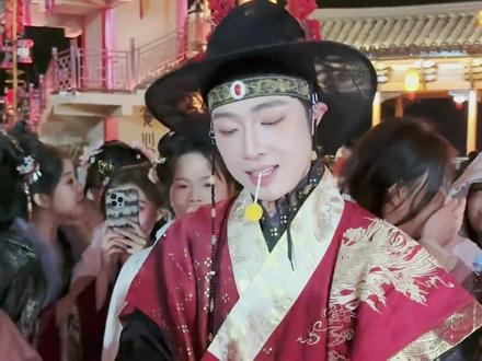 棒棒糖吗?不是葛仙村npc喂的我不吃!#葛仙村#小黄鱼#npc