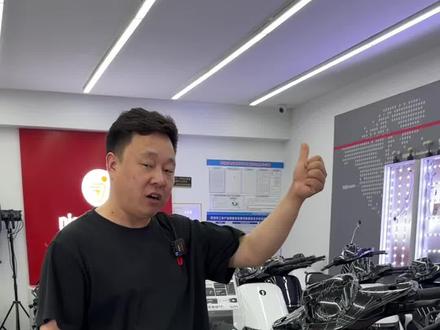 五千档配置王|九号E80C MK2全能电摩 硬核实力款
九号E80C MK2✨
1800W电机+双通道ABS+TCS防侧滑
70km长续航+5寸TFT导航仪表
感应解锁+OTA升级,智能拉满
五千价位,万元级配置🔥
#九号E80CMK2 #智能电摩 #性价比之王