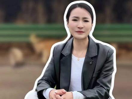 7只被偷的小狗,用17公里的跋涉,给人类上了一课——
它们不懂商业逻辑,却懂“不丢下同伴”
它们不懂利益分配,却懂“并肩才有活路”
小狗用本能证明:
能走得远的,从不是最聪明的,而是最团结的。而最顶级的合伙,从不是算计,是——我信你,所以陪你走到底!#合伙人 #团结 #信任 #韩肤卉 #每肤集