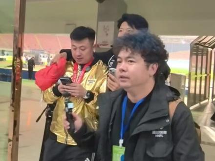 太有爱了!赛后超甜一幕:夺冠后永州主教黄楚儒亲吻张涛