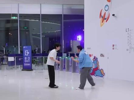 沙溢张真源父子对决,张真源手速好快 #奔跑吧 #奔跑吧14