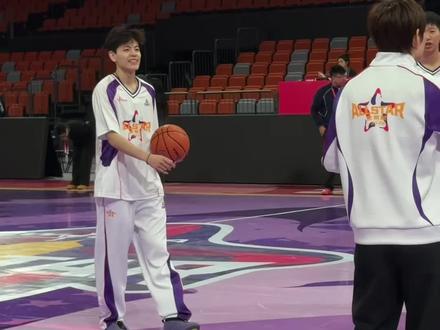 姜还是姐的辣啊,这下妞姐可以去参加三分球大赛了吗? #杨舒予 #杨力维 #WCBA全明星周末在西安
#心潮澎湃
#WCBA全明星周末