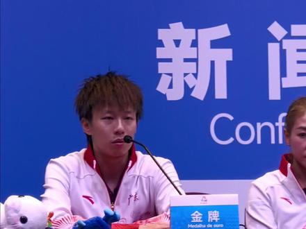 11月14日,广东组合林高远刘诗雯夺得第十五届全国运动会混双冠军,比赛中,“诗和远方”组合一度大比分0-2落后,但两人坚持咬紧比分,连追四局,最终以4-2战胜江苏的新生代小将组合陈垣宇蒯曼。赛后两位“老将”表示,永不放弃就是这次比赛的最好体现。#2025全运会 #全运会 #十五运会