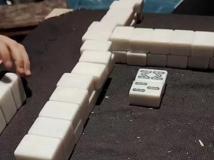 《胡说八道麻将》 到底在讲些什么 #胡说八道麻将 #打麻将
#搞笑视频
#抽象