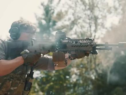 美军下一代班用机枪M250,它的出现能全面取代M249吗? #军事科普 #武器科普 #M250 #青年创作者成长计划 #抖音精选