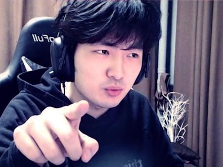 对面四个都在山顶又怎样?眉毛保卫战,不服来狙我!#手机天花板