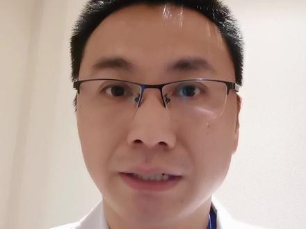 #喝酒伤身体少喝酒#伤肝伤脑#医学科普#医生朋友 喝酒会让人变得越来越傻?过度饮酒会导致大脑萎缩,记忆力减退?请把这条视频转发给身边爱饮酒的朋友,身体健康第一位,饮酒需适度。#上海瑞金医院