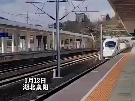“襄阳东到襄阳东”环线列车1月26日开通 车次每天两趟 无需折返减少换乘
“襄阳牛肉面、宜昌肥鱼、武汉江滩”一天轻松拿下(记者:丁丁 编辑:袁箴 责编:丁波 审核:赖力)
