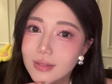 出门必备!!#一盘搞定全脸妆容 #综合盘 #多用粉 #氛围感 #眼妆