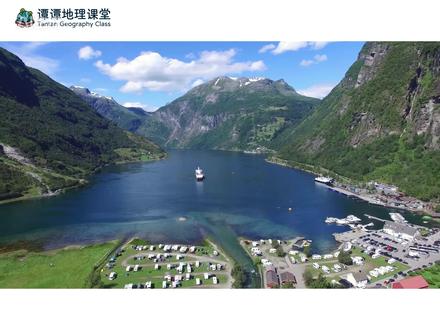 高中地理 | 峡湾地貌 你见过被冰川撕裂的大地吗?这些深入陆地的蓝色峡谷,是地球最壮美的‘伤疤’——峡湾。
百万年前,巨厚冰川沿山谷向下滑动,像一把冰刻刀,刨蚀出深邃的U型谷。随着气候变暖,冰川融化,海水倒灌涌入,最终形成了峡湾。#
陡峭的崖壁、曲折的水道、飞泻的瀑布——峡湾是冰川与海洋的‘合作’。全球90%的峡湾分布在挪威、新西兰、智利等高纬度海岸线极其曲折地区。
它比普通河谷更深、更陡,最深的挪威松恩峡湾深达1300多米,甚至能淹没一座泰山!
从冰川的痕迹到海洋的通道,峡湾承载着地球漫长的记忆。它不仅是自然的史诗,更是人类探索极致之美的窗口——这样的奇迹,值得我们永远守护。#地理 #高中地理 #峡湾地貌 #冰川地貌 #高考地理