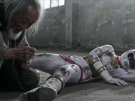 超级战队白色女战士战败受伤 #女战士 #超级战队 #特摄剧