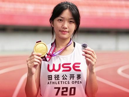 酷飒冲线!拿下百米冠军 「破风少女」来自成都的钟之蕊在WSE田径公开赛(成都站) 公开 女子 100米决赛中,以13秒70的成绩夺得了组别冠军 (WSE成都站记者:杨佳瑞)#WSE田径公开赛 #成都站 #成都旅游 #体育生