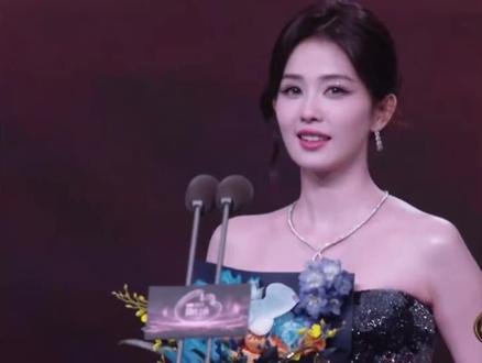 又见面了,内娱同桌,两位不考虑合作一部剧嘛!#2026微博之夜 #白鹿刘宇宁 #内娱同桌#年度受欢迎演员