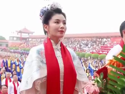 演员刘涛的一张“妈祖照”为何能成为全民屏保?背后有何深刻寓意?#妈祖文化 #刘涛 #妈祖 #手机屏保