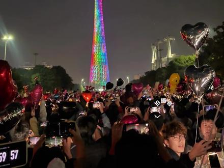 视频拍摄于2025年1月1日零点“广州花城广场”
距离2026年跨年夜还有2天,时间过的好快#广州花城广场 #跨年夜#广州