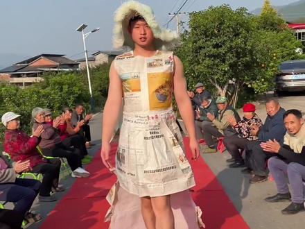 坤坤今天就要去上海时装周了,真的很优秀,做自己的样子最美#名模坤