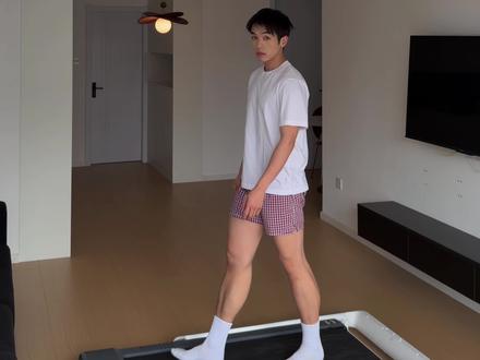 重生之我在跑步机上跟着阿凡达学穿搭 早上看完了阿凡达3 下午就在跑步机上重生上了(时间有限,已经尽力演绎好每个角色了)
想表达的是每个人都可以好好学穿搭 不一定要站在高高在上的T台去展示
喜欢奈蒂莉的血性有骨气
喜欢琪莉的灵气和永不放弃
喜欢杰克萨利的英勇顽强有担当
喜欢蜘蛛人类的正义和守护
又或者是迈尔斯夸奇反派的疯批和坚韧
阿凡达带给我的精神世界好像是从一场小我到总体意识的觉醒之旅 带着觉知去看你会发现不一样的收获!大家快去看阿!
#迪士尼电影 #阿凡达3 #抖音风格实验室 #暖系流光