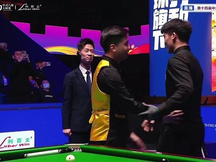 乔氏大师赛决赛 郑肖淮对战沈申义 最终郑肖淮以39:36十炸十四接战胜沈申义夺得乔氏大师赛总决赛500w冠军 成为最年轻的五百万先生 江左麒麟最近打球状态太猛了 真像之前的霸王 也祝贺沈申义获得亚军 小王子在落后情况下也紧追不舍 这次比赛能打到决赛成绩已经可以了 前面把霸王和小亮斩于马下 奈何在决赛碰上了状态火热的江左麒麟 麒麟要过江 王子也受伤啊 #郑肖淮 #沈申义 #郑肖淮vs沈申义 #乔氏大师赛500万 #决赛