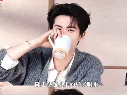 谁来懂一下张凌赫听到田曦薇说喝错水的反应有多好品!#张凌赫 #田曦薇 #田作之赫 #暧昧期 #嗑糖