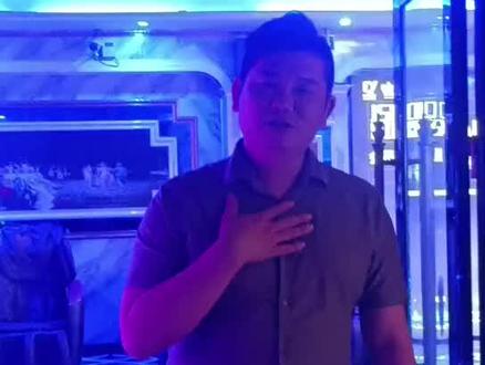 我是广东的,广东梅州的,梅州兴宁的。兴宁话泡妞叫抠七佬,喝酒叫食酒了。骂人叫舌煲八#@