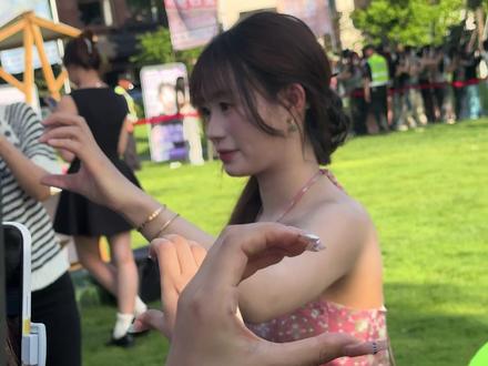 你会不会突然的出现
真的出现在我面前了!!!!!!安静你真的!我哭死!#安静公主 #小黄豆生日会