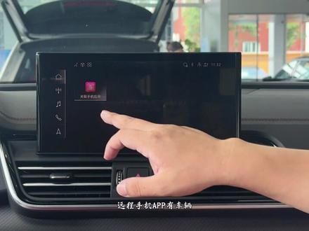 深度评测静态展示25款奥迪Q5L+音箱实录 奥迪Q5L 2025款 Quattro 45周年典藏版官方指导价区间为34.98万-42.98万.并且全系标配Quattro,2.0t发动机+七档湿式双离合.长4770,宽1893,高1667 轴距2907.标志性六边形大尺寸进气格栅.标配矩阵式LED大灯.侧面标志性轮毂加红色卡钳,后备箱开口大,支持感应开启,记忆功能,常规容积550升,支持拓展放倒.运动实用豪华感内饰,12.3仪表盘,10.1显示屏,CarPlay和Android Auto .远程手机APP的.有车辆监控,远程控制功能,选配.次顶配360全景影像.用料上中控台和门板采用搪塑软性材质包裹,中间碳纤维纹理.仿皮革质感;全系标配运动风格座椅,支持电动调节,头部腰托腿托也调节,腰部支撑到位.后排座椅倾斜角度靠后,座椅软硬适中,坐垫有足够的长度,三区空调,充电接口,可开启的全景天窗,BO音响.#奥迪Q5L