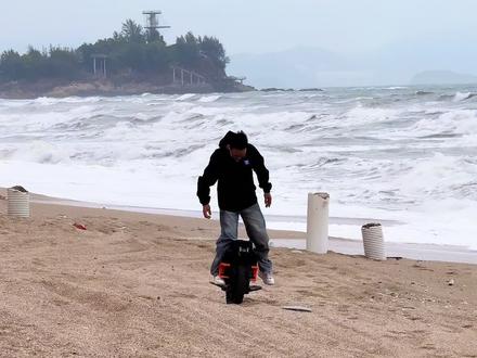 山猫s全地形越野减震独轮车 一台完美的电动独轮车绝对能颠覆你对电动独轮车的认知!#山猫s全地形越野减震独轮车 #老鸟独轮车