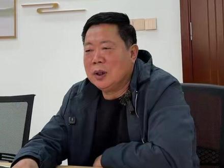 在近日的全运会武术项目上,许澳、纪豪等多名夏津籍运动员表现闪耀赛场,11月17日,本报记者对话这些运动员的启蒙教练——夏津县体育中心武术教练范业斌,作为启蒙教练,在43年的教练生涯里,培养了50多名专业运动员,百余名大学生。#全运会 #山东 #人物