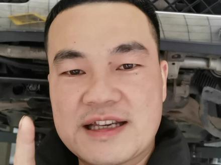 奔驰柴油350维修。柴油车想要使用寿命更长久,一定得定期更换柴油滤清器和清洗进气管积碳#奔驰柴油车维修