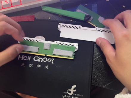 DDR5内存推荐,教大家如何安装内存散热马甲。#diy电脑 #电脑配置推荐 #超频主机 #ddr5 #内存马甲