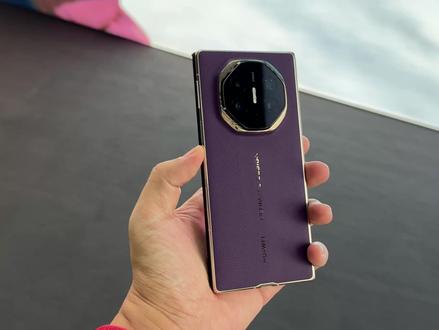 华为 Mate XTs 三折叠上手:这是要把手机变成电脑?