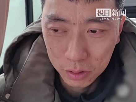 走失33年,沈晓阳与亲人团聚几度哽咽落泪,回忆起小时候坐在大人肩上看表演,红着眼睛称“分不清是现实记忆还是梦境”,3岁时他在汽车站遇人贩子,被养母救下