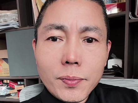 后续,高速公路应急车道到底能不能走 根据目前相关法律法规高速公路应急车道只有警车救护车消防车等特种车辆以及突发心脏病或者车辆出现故障等特殊情况下使用,春节期间在某些路段允许前提下可以临时借用应急车道,除此之外绝对不可以,因为应急车道就是生命通道!#知识分享 #交通安全dou行动 #应急车道生命通道 #原阳福哥 #福哥看法 @原阳福哥面馆