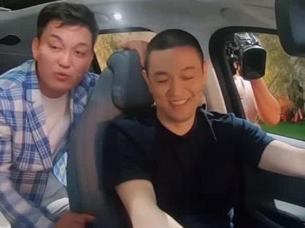 让驾控更轻松更智能,斌哥向村长和汪涵讲解NIO Pilot自动辅助驾驶